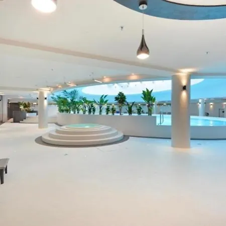 Hanza Tower White 23 Pool & Jacussi *